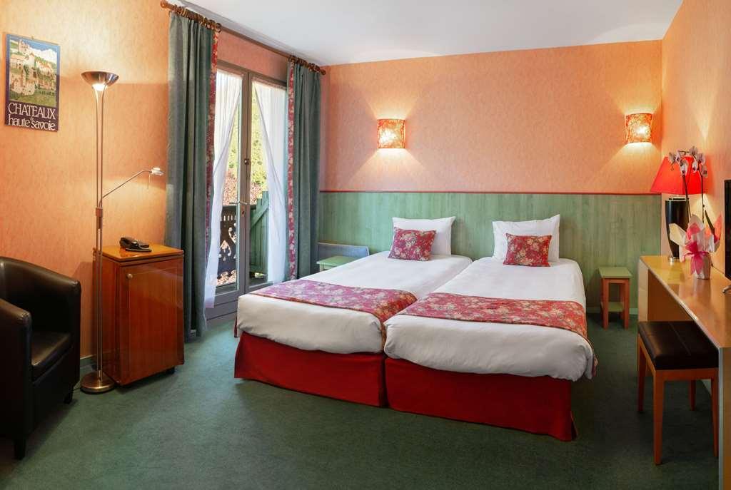 Brit Hotel Florimont Saint-Ferréol Quarto foto